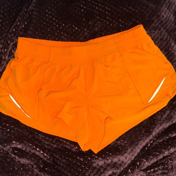 NWOT Lululemon Hotty Hot Shorts - Picture 2 of 6